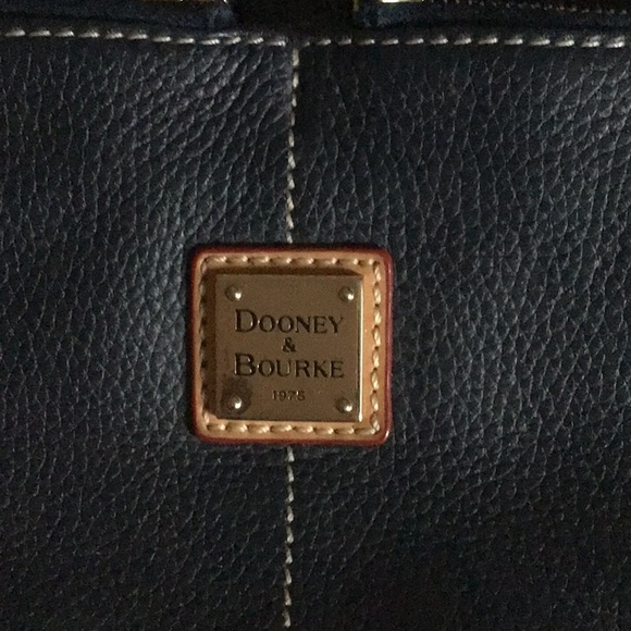 Shoulder bag. Dooney and Bourke. - Picture 3 of 8